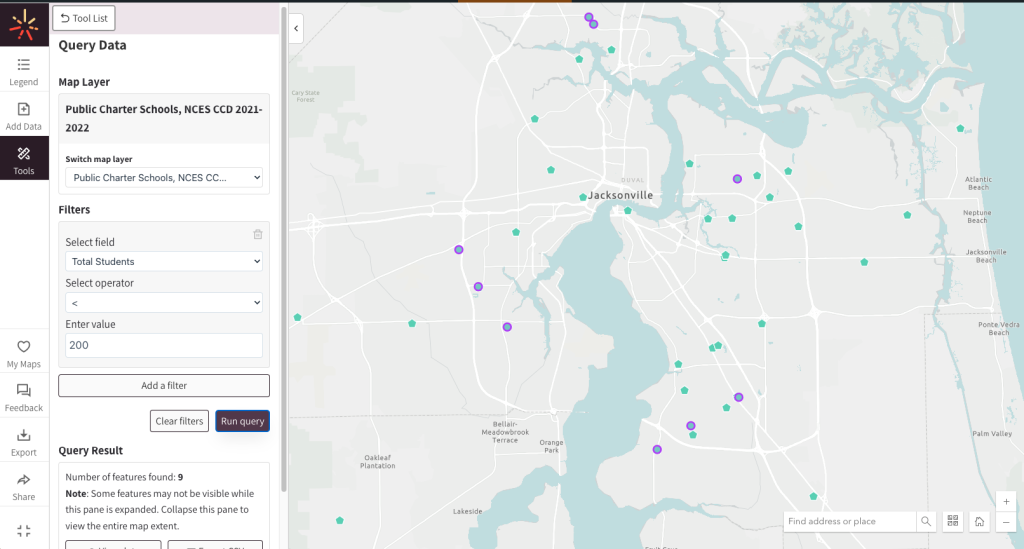 Map where some dots have a purple border indicating they meet the criteria of having less than 200 students